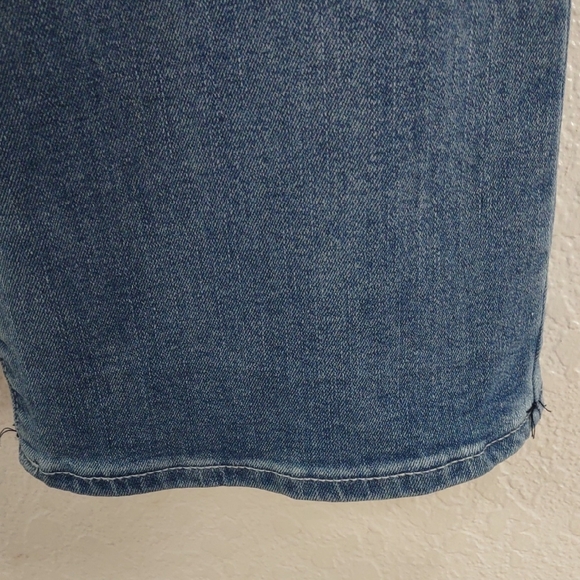 True Religion Becca Mid Rise Bootcut, Size 31. - Picture 6 of 17